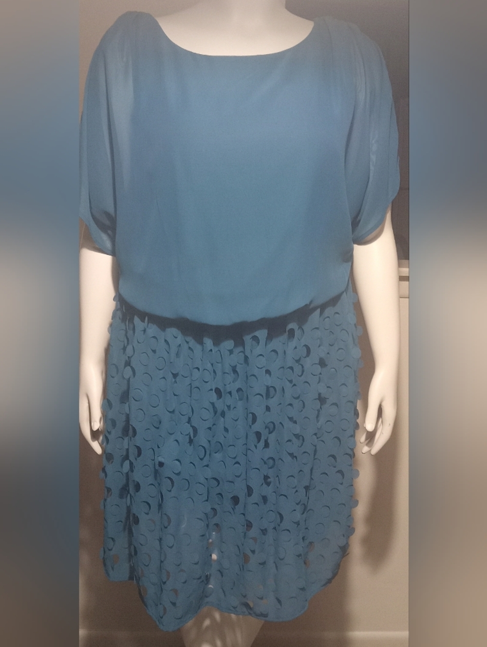 DRESS BARN COLLECTION CUT- OUT LINED DRESS SIZE WOMAN 14